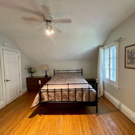 Room B In The White House